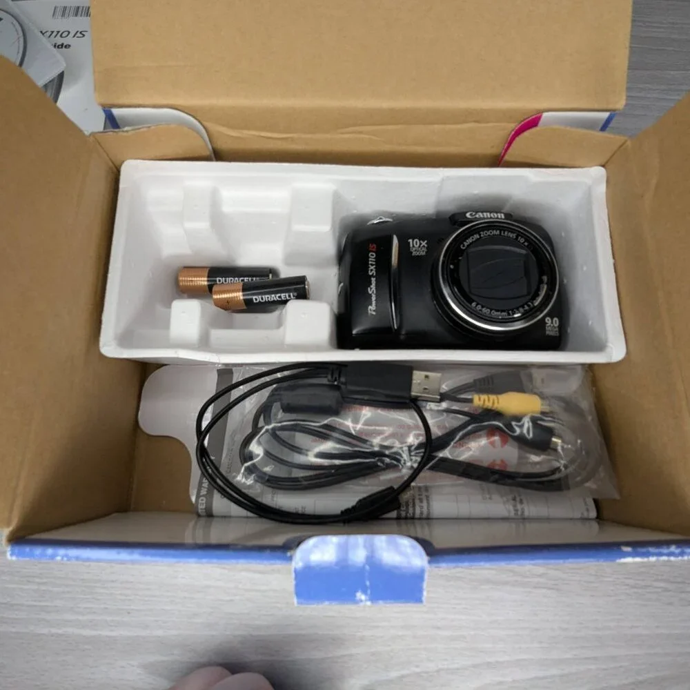 Cannon Digital Camera PowerShot SX110 IS 9 MP w/SD Card and Original Box WORKS